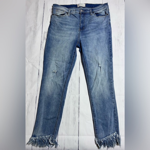 ❤️Host Pick❤️ Free People Great Heights Frayed Jeans - Picture 2 of 8